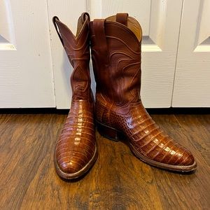 Beautiful Caiman Tecovas bought for $455. Broke in on the bottom and worn once.